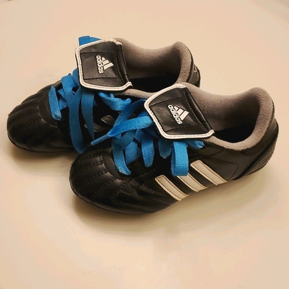 Sz 10 | Adidas | soccer cleats